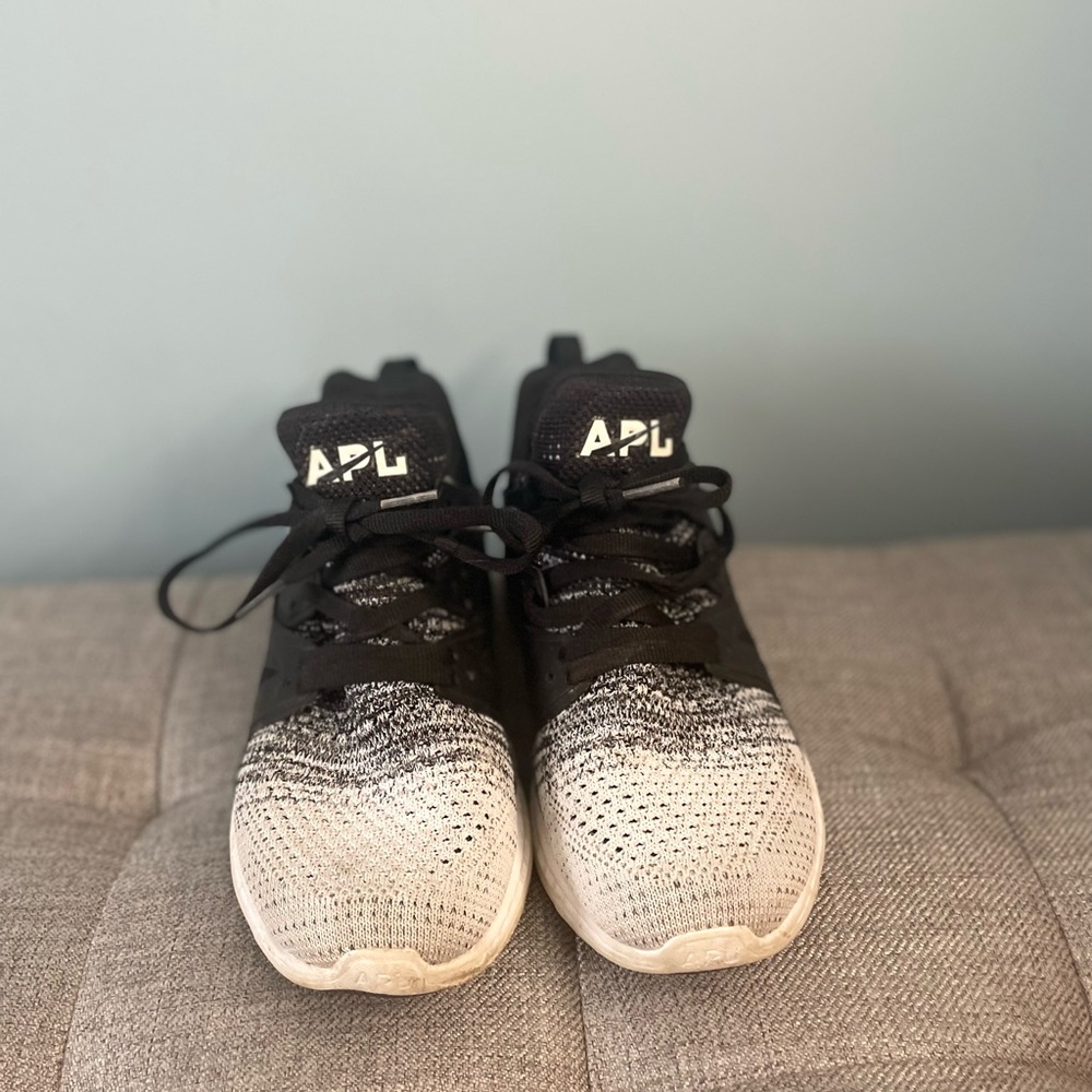 💗APL WOMENS SNEAKER ATHLETIC SHOES SIZE 7 EXCELLENT CONDITION - Picture 5 of 6